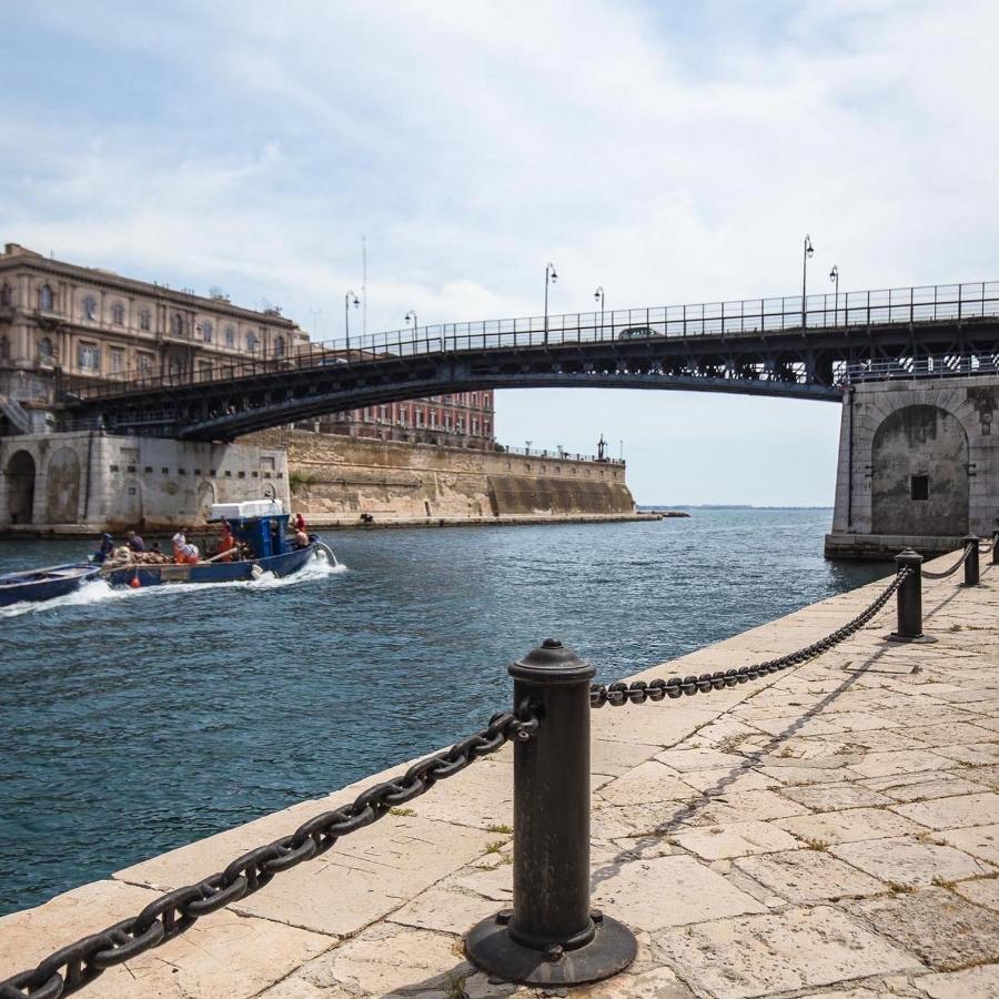 Ferienwohnung La Perla Del Borgo Taranto Exterior foto